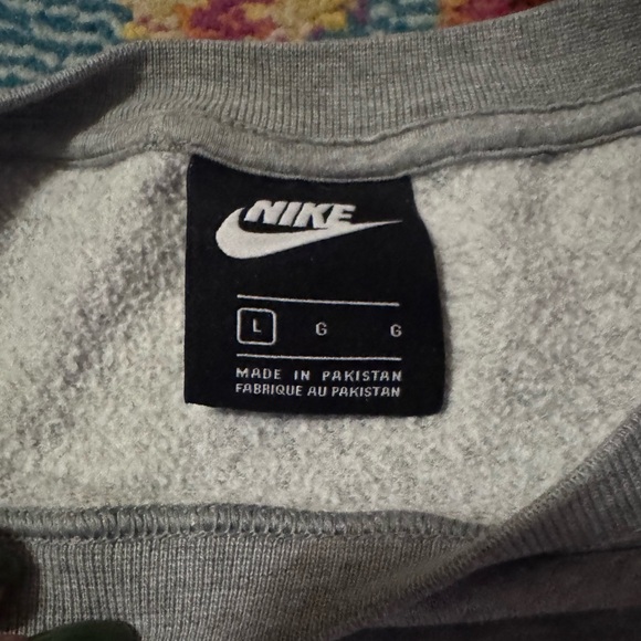 Nike NWOT Heather Gray Sweatshirt, Size: Lg (Youth) - Picture 4 of 7